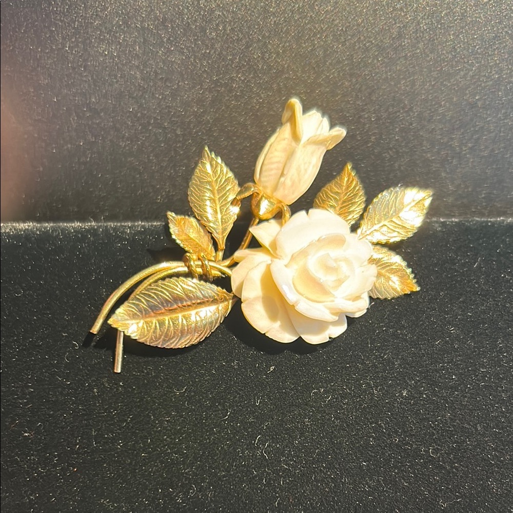 Winard Elegant 12K Gold filled and Cream Rose & bud Brooch 1960’s safety catch